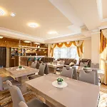 Voeroes Alom Panzio Aparthotel Tiszakécske