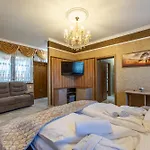 Aparthotel Voeroes Alom Panzio 4*