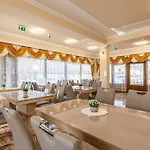 Aparthotel Voeroes Alom Panzio 4*
