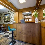 Voeroes Alom Panzio Aparthotel 4*