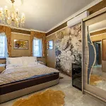 Voeroes Alom Panzio Aparthotel