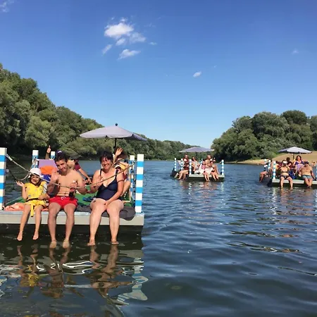 Aparthotel Voeroes Alom Panzio Tiszakécske