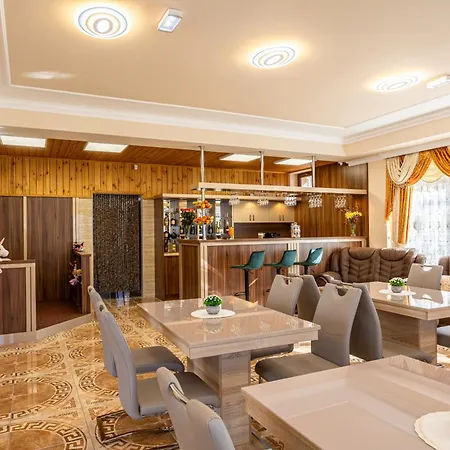 Voeroes Alom Panzio Aparthotel 4*