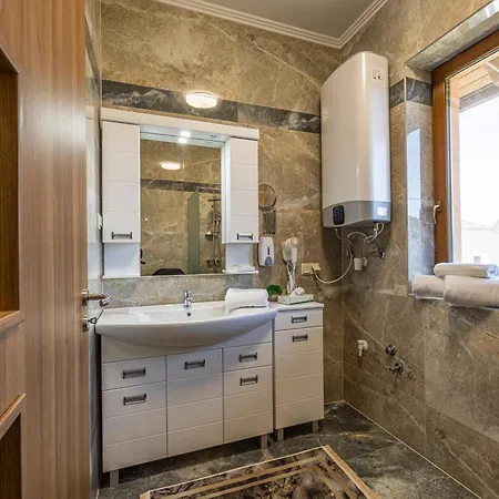 Aparthotel Voeroes Alom Panzio 4*
