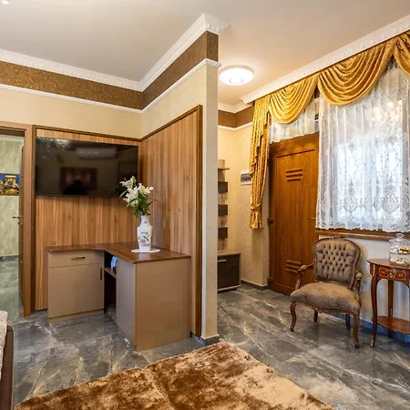 Voeroes Alom Panzio 4* Tiszakécske