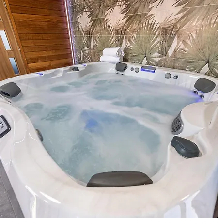 Voeroes Alom Panzio Aparthotel Tiszakécske