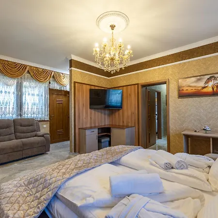 Aparthotel Voeroes Alom Panzio 4*