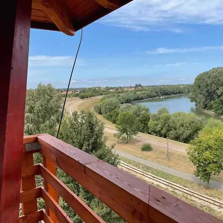 Voeroes Alom Panzio Aparthotel 4*