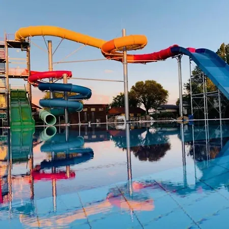 Aparthotel Voeroes Alom Panzio 4*