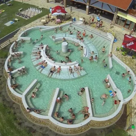 Aparthotel Voeroes Alom Panzio