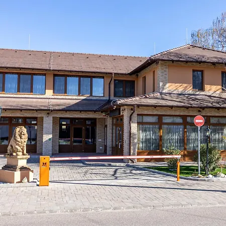 Appart hôtel Voeroes Alom Panzio 4*