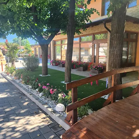 Voeroes Alom Panzio Aparthotel Tiszakécske