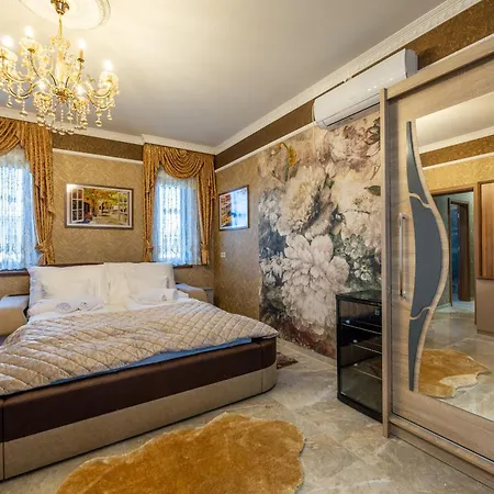 Voeroes Alom Panzio Aparthotel