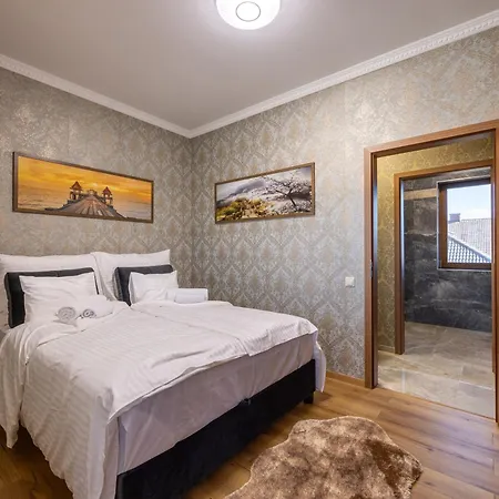 Aparthotel Voeroes Alom Panzio