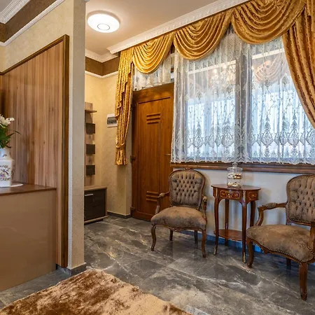 Voeroes Alom Panzio 4* Tiszakécske